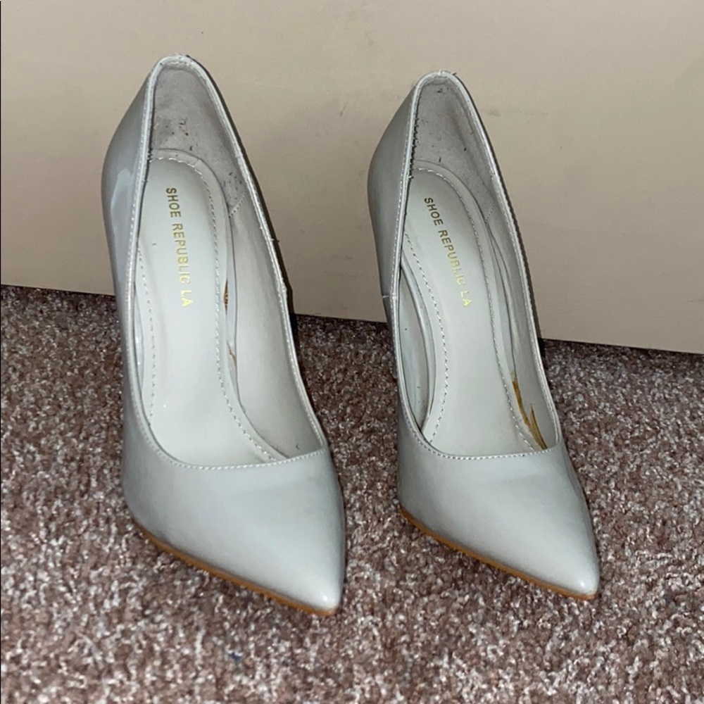 Brand new. Only tried them on